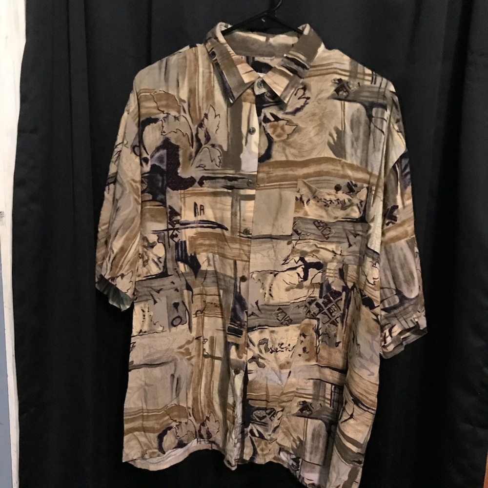 EUC Men’s casual button up shirt